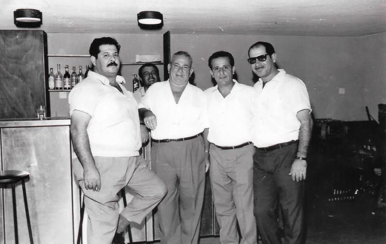 תמונה מתוך הספר — 'החוף השקט'