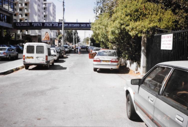 תמונה מתוך הספר — ייבוש ובנייה בחוף השקט