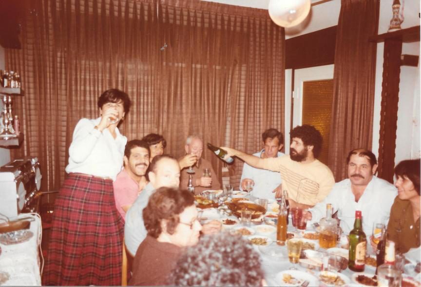 תמונה מתוך הספר — יגאל אלון, ידיד המשפחה
